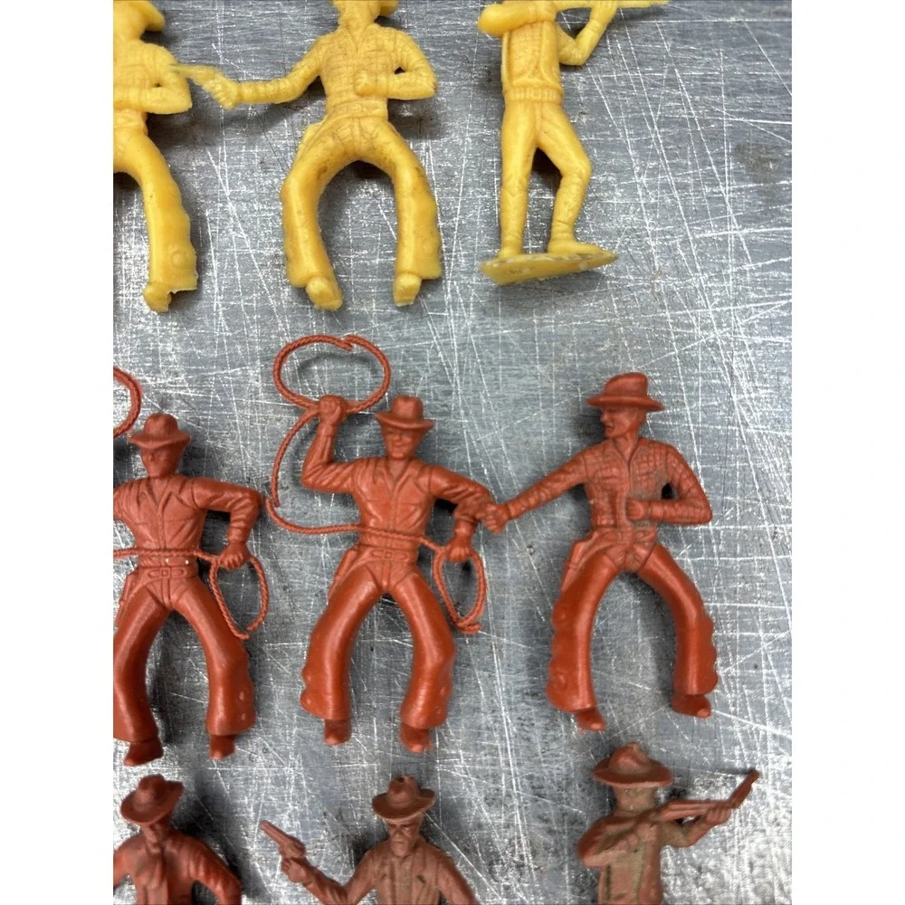 Lot Of 9 Vintage MPC Plastic Cowboy Figures Various Colors Riding‎ Lasso Shooter